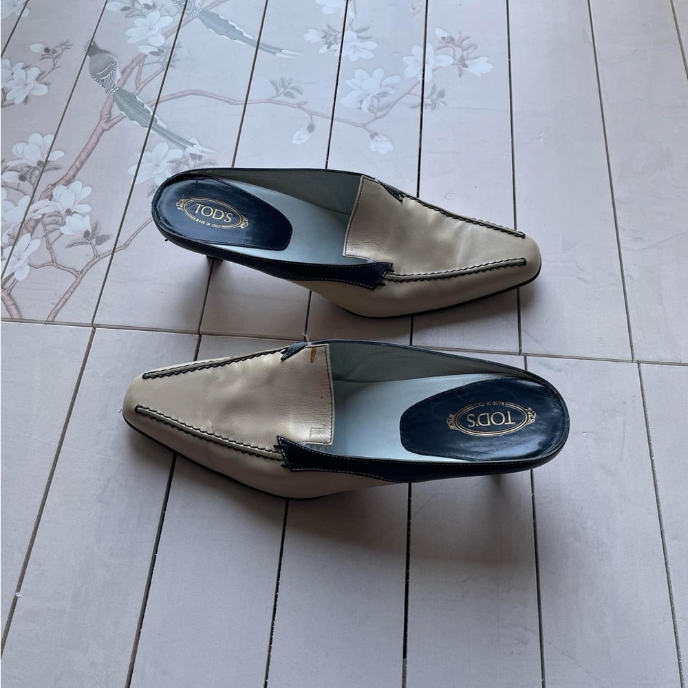 Tod's Cream and Black Leather Loafers - Picture 6 of 7